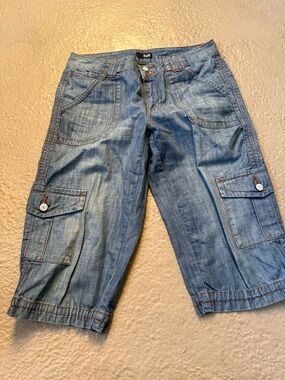 Vintage a.n.a Light Blue Denim Cargo Capris with Buttoned Pockets size 8